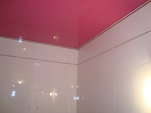 Требования к потолкам в ванной комнате
